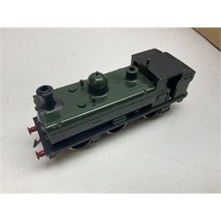Model railway accessories and boxes to include ‘00’ gauge Diesel Shunter 0-6-0 no. 5700, one Hornby Dublo D3 Junction Signal, small quantity of 1950s Model News Railway magazines etc, in two boxes 