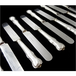 Set of twelve silver handled knifes by Francis Higgins & Son Ltd, London 1932, with stainless steel Tiffany & Co blades (12)