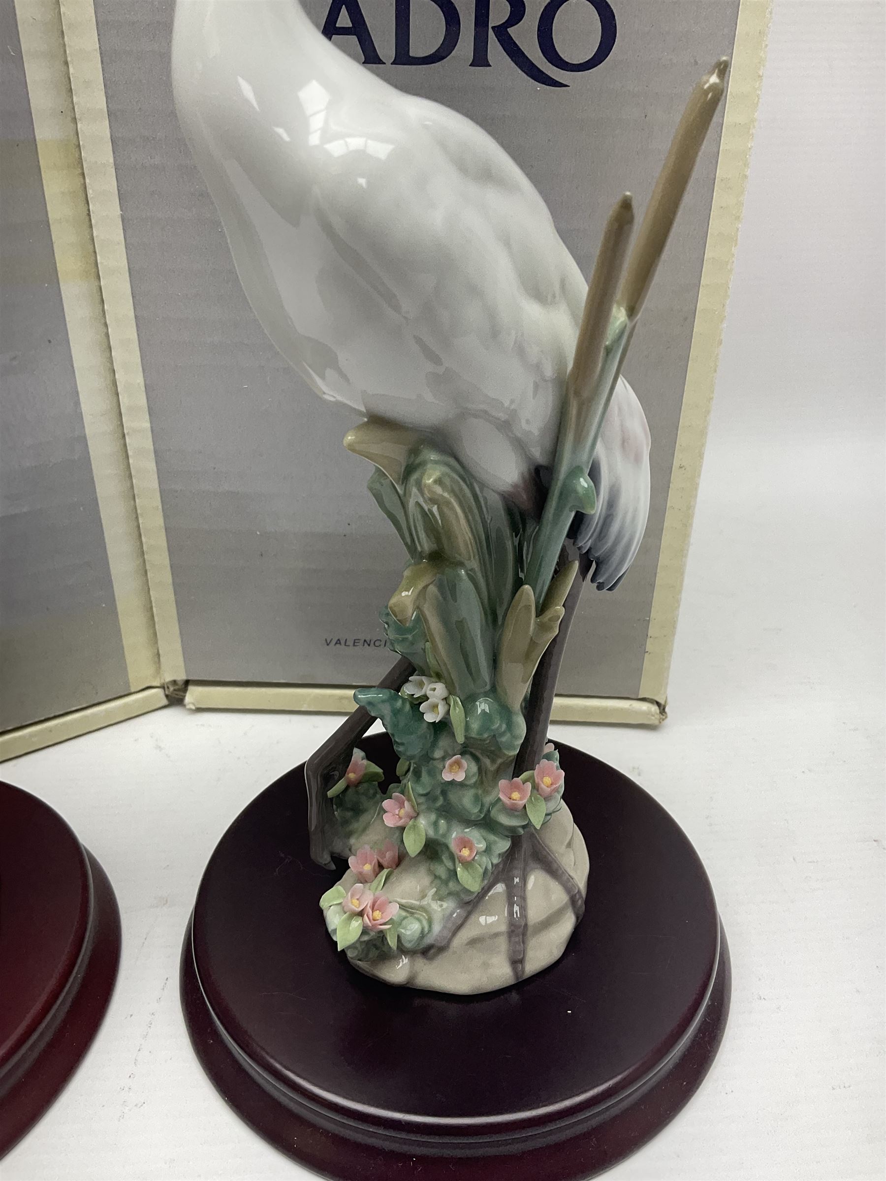Two boxed Lladro figures, comprising courting cranes no 1611 and dancing crane no 1614, both with original boxes 