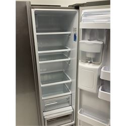 Samsung American side by side fridge freezer - model RSA1RTMG