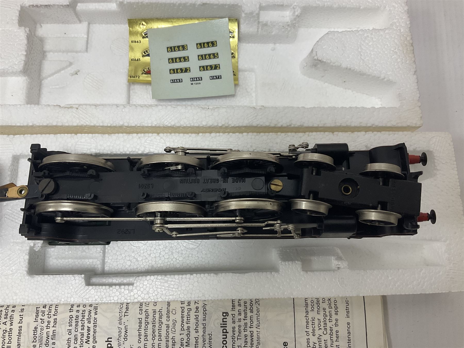 Hornby ‘00’ gauge - Class B17 4-6-0 ‘Manchester United’ locomotive no.2862 in LNER green; Class B17 4-6-0 ‘Leeds United’ locomotive no.61656 in BR green; Class D41/1 4-4-0 ‘Yorkshire’ locomotive no. 62700; Class 49/1 4-4-0 ‘Cheshire’ locomotive no.2753 in LNER green; in original boxes (4) 