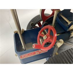 Wilesco steam roller traction engine, boxed