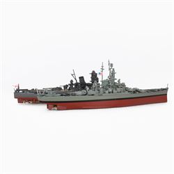 Ten Warships of WWII 1:1000 scale models with ten corresponding issues of Ships of War magazines, comprising Issue 1 Yamato, Issue 3 Bismarck, Issue 4 HMS Prince of Wales, Issue 5 USS Massachusetts, Issue 6 Tirpitz, Issue 7 HMS King George V, Issue 8 Musashi, Issue 9 USS South Dakota, Issue 10 Richelieu and Issue 11 Vittorio Veneto, models in boxes/packaging