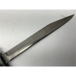 WW1 American Remington P14 rifle bayonet Model 1913, the 43cm fullered steel blade dated 5 17; in metal mounted leather scabbard L57cm overall; and WW1 Canadian Ross Rifle Co.1907 Model Mk.II bayonet, dated 2/17; in leather scabbard with frog (2)