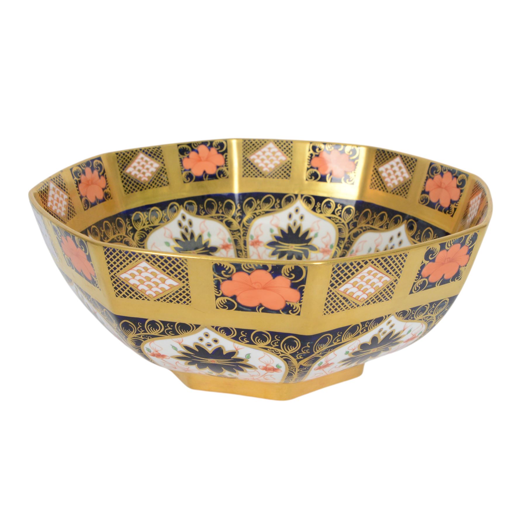 Royal Crown Derby 1128 Imari pattern octagonal bowl, D28cm