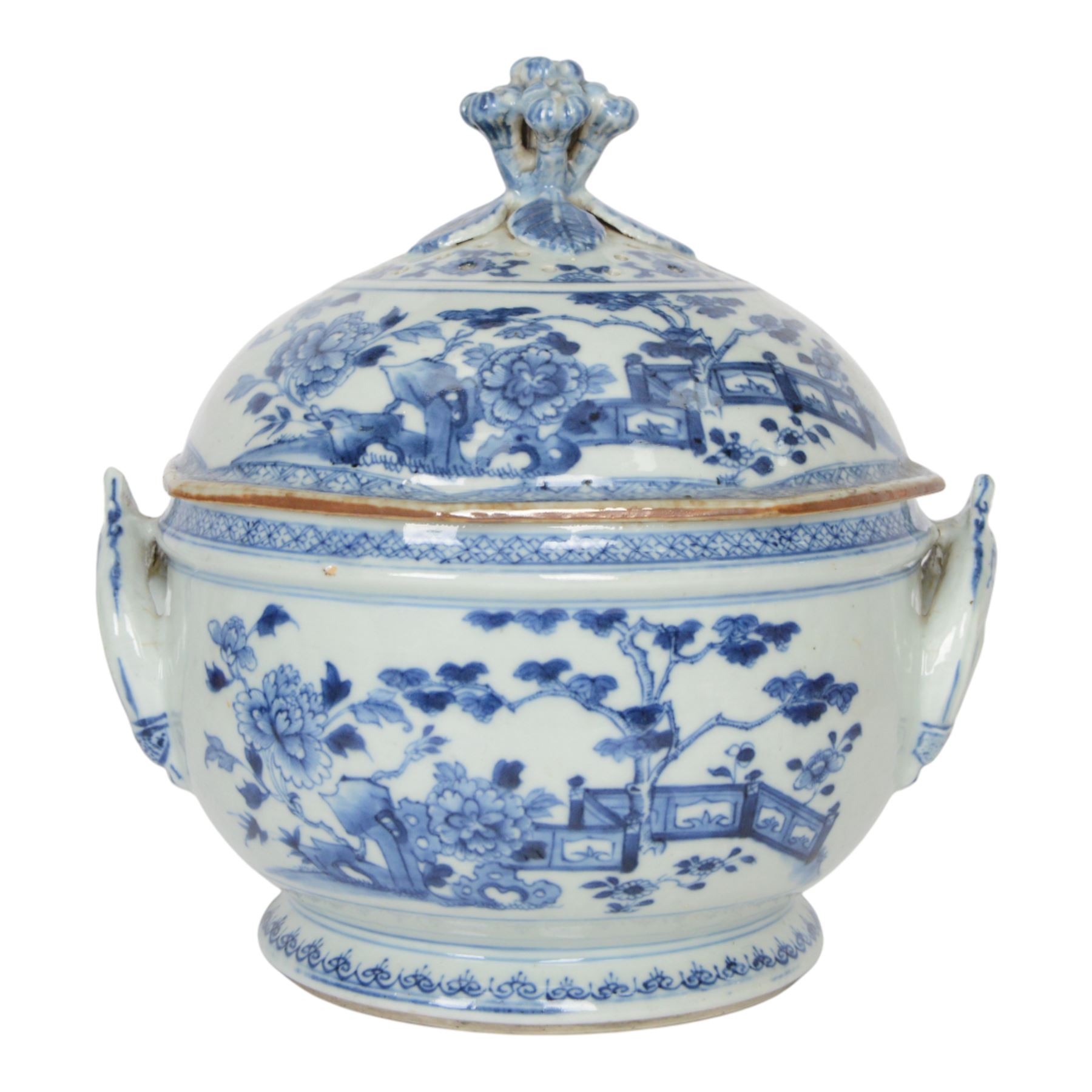 Late 18th/early 19th century Chinese export blue and white tureen and cover, the body with twin curved handles, the pieced and domed cover with multi flower head finial, painted with peonies, rockwork, and fences, overall H26.5cm D22cn 