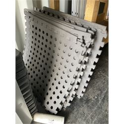 Weider pro 4000 multi gym with accessories  - THIS LOT IS TO BE COLLECTED BY APPOINTMENT FROM DUGGLEBY STORAGE, GREAT HILL, EASTFIELD, SCARBOROUGH, YO11 3TX