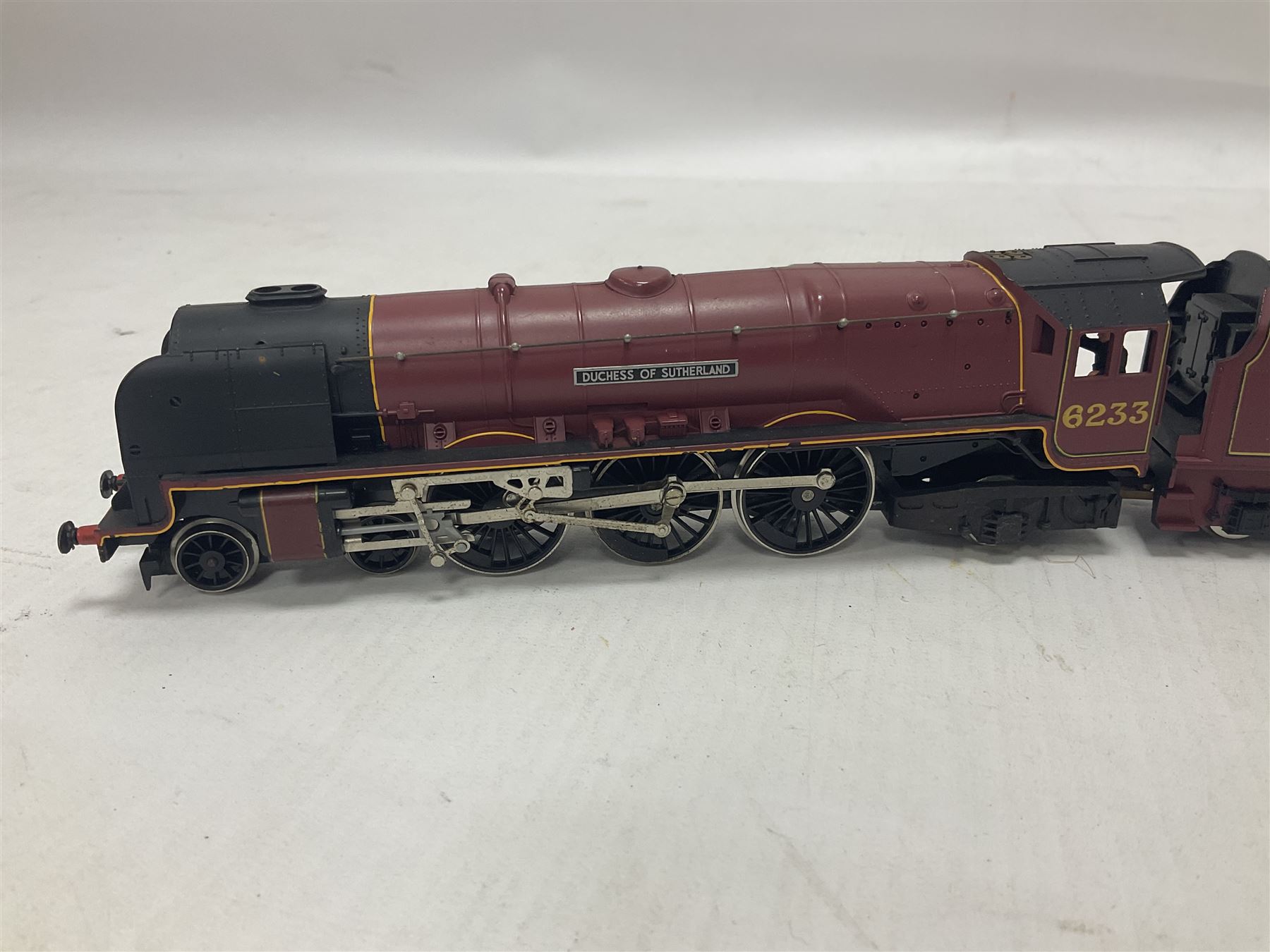 Hornby ‘00’ gauge - four steam locomotives comprising Britannia Class ‘Britannia’ 4-6-2 no.70000 in BR green; Britannia Class ‘Oliver Cromwell’ 4-6-2 no.70013 in BR green; Princess Class 4-6-2 no.6201 in LMS crimson; Coronation Class ‘Duchess of Sutherland’ 4-6-2 no.6233 in LMS crimson; one further tender (5) 