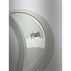 Spode Chelsea pattern dinner wares, comprising seven dinner plates, three salad plates, eleven salad plates, twenty seven side plates, twelve bowls, eight smaller bowls, pair of crescent shaped dishes, small tureen and cover and stand, sauce boat, and two platters. 