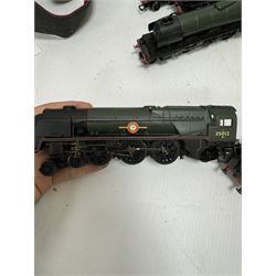 Twelve '00' gauge steam locomotives and tenders, by various makers including Bachmann, Mainline and Hornby etc, all unboxed