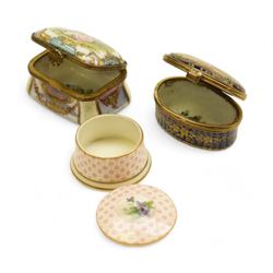 Royal Worcester pill box, decorated with forget-me-nots to the lid, together with two others 