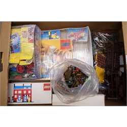  Lego - eight boxed sets comprising 263 Kitchen Units, 886 Spaceman and vehicle, 615 Fork Lift, 613 Aeroplane, 612 Tipper Truck, Detached House, Windmill and Semi-detached house/shop, quantity of loose sections, small quantity of Meccano and model soldiers and a boxed gyroscope  