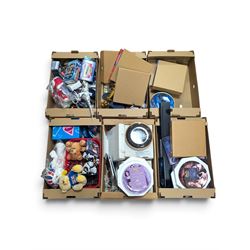 Large collection of Sci-Fi collectors plates, including Doctor Who, Star Trek and Buffy ex...