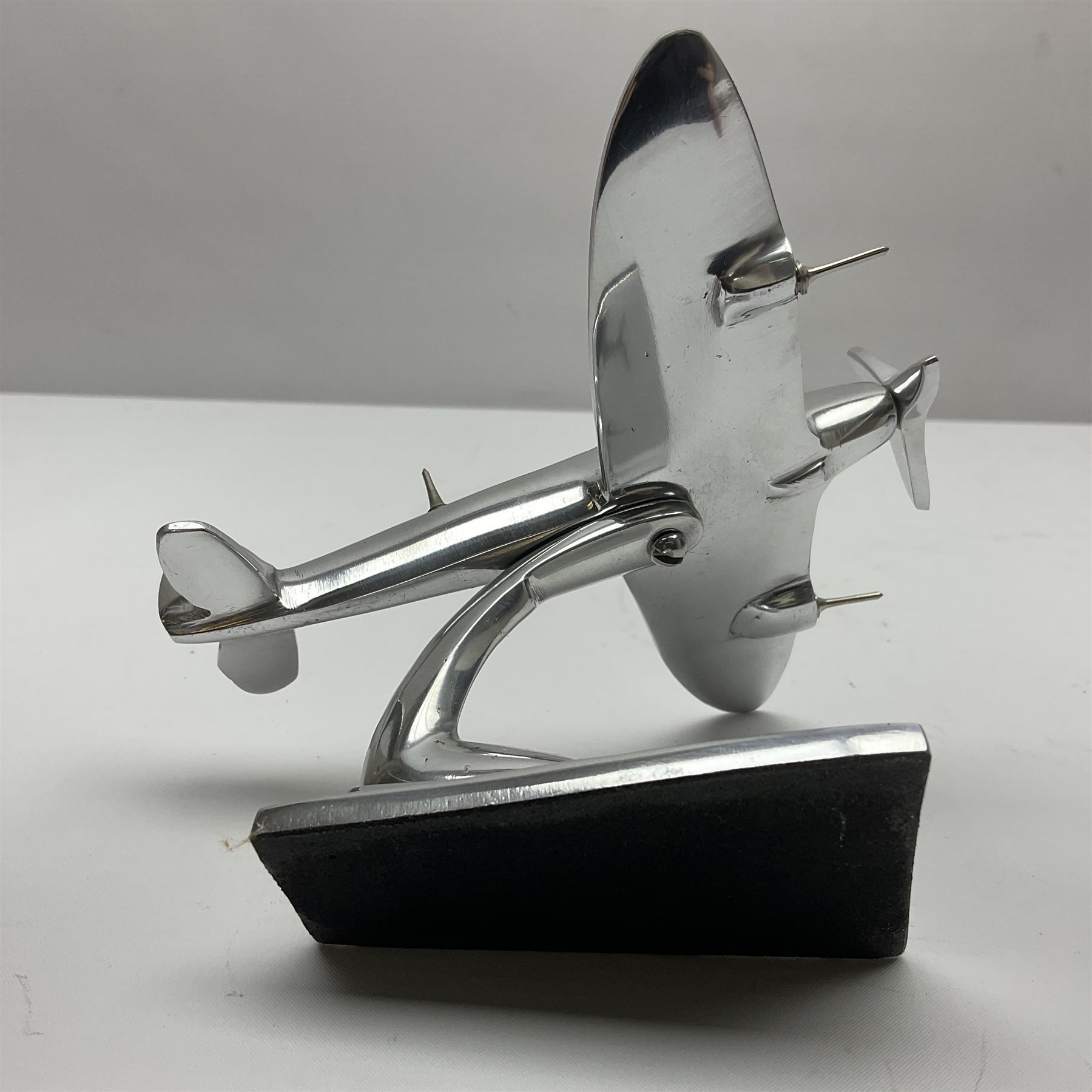 Set of three aluminium planes with rotating propellers, tallest H18cm