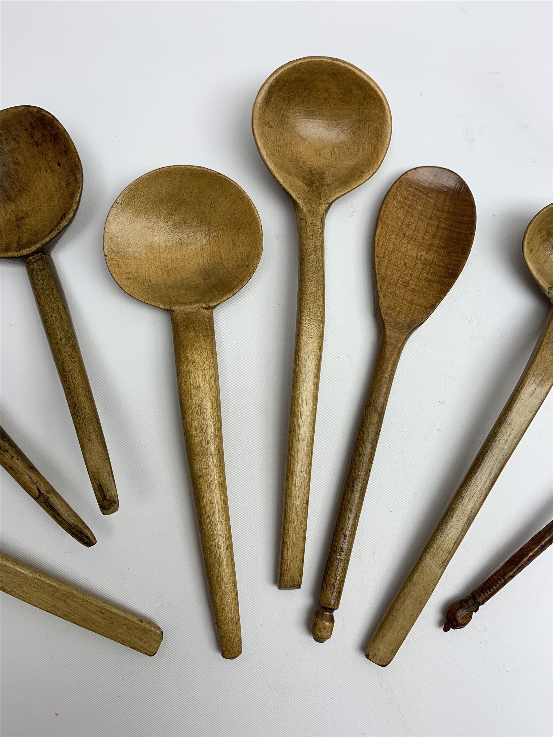 Group of beech and sycamore Welsh Cowl and other spoons, largest example L21.5cm