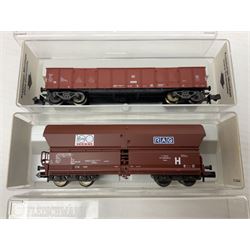 Fleischmann 'N' gauge - thirteen goods wagons Nos.8202K, 8207, 8230, 8234, 8282, 8320, 8327K, 8330, 8343K, 8517K, 868523K, 852402K & 852403K; all boxed (13)