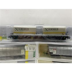 Trix Minitrix 'N' gauge - four goods wagons - Nos. two 13575, two 15518, 15254-10, 15254-19, 15645-10, 15645-12, two 15271-14, two 15271-15, 15271-16 and 15271-18; all boxed; and two unboxed in associated box (16)