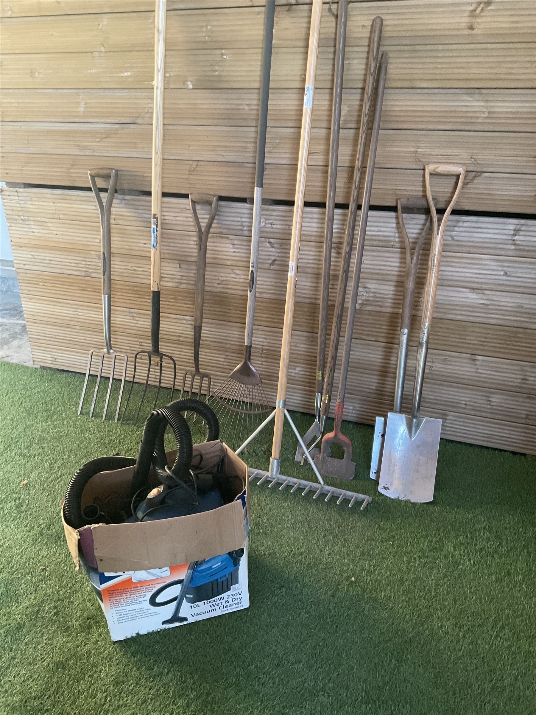 Selection of gardening tools and Draper wet and dry vacuum  - THIS LOT IS TO BE COLLECTED BY APPOINTMENT FROM DUGGLEBY STORAGE, GREAT HILL, EASTFIELD, SCARBOROUGH, YO11 3TX