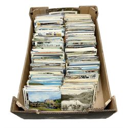 Very large quantity of Edwardian and later postcards, predominantly printed topographical, but some real photographic and general