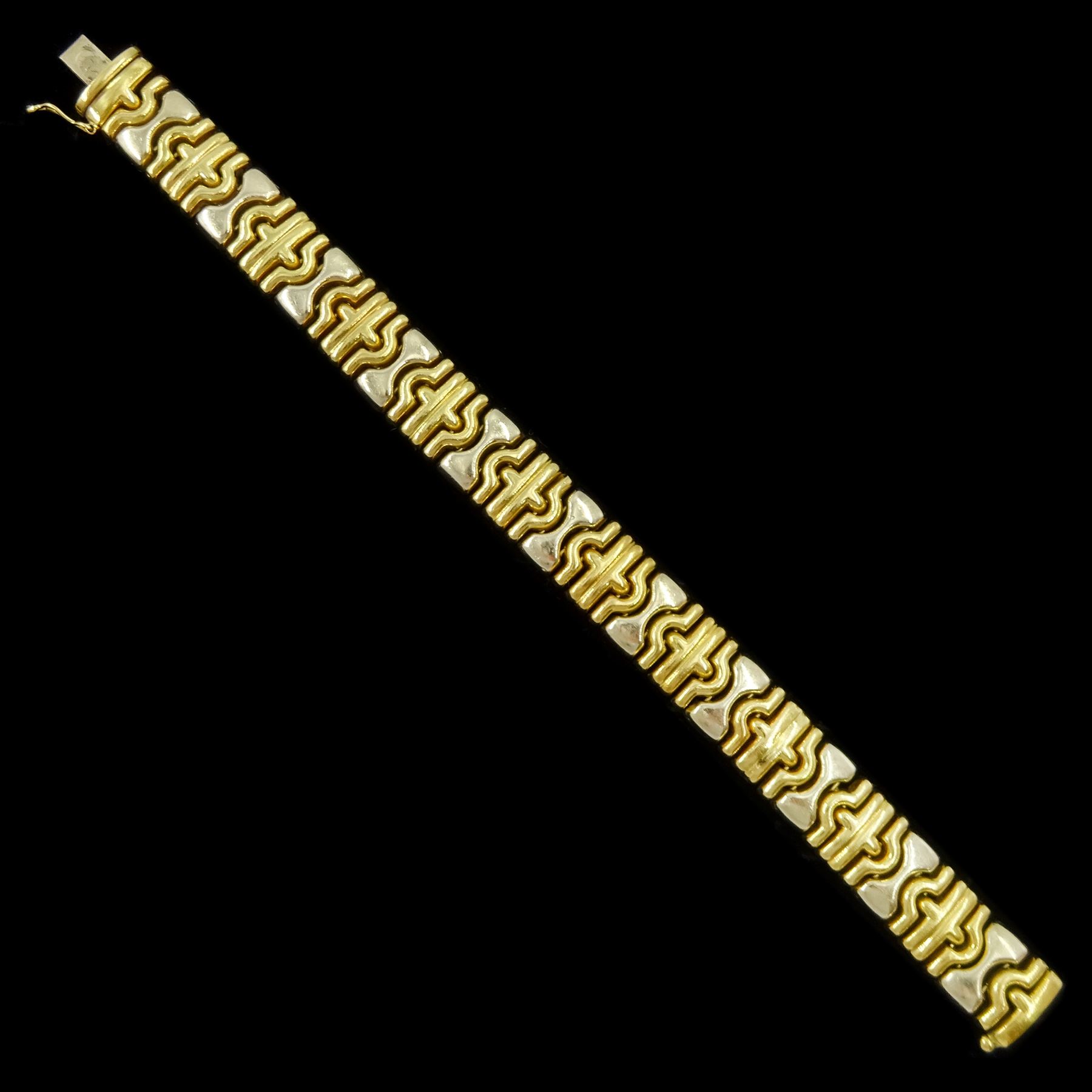 18ct gold fancy flattened articulated link bracelet, stamped 750