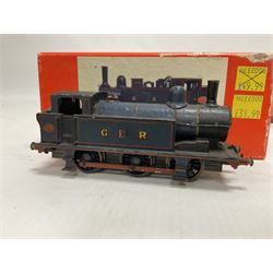 ‘00’ gauge - three steam locomotives and comprising two kit built examples; J69 Class 0-6-0T no.68619 in BR dark blue; J69 Class 0-6-0T no.68626 in BR black; with Wills Finecast boxes; one further similar example Class J67 ‘Buckjumper’ 0-6-0 no.372 being comprised of a singular heavy metal body and chassis; all models with Wills Finecast boxes (3) 