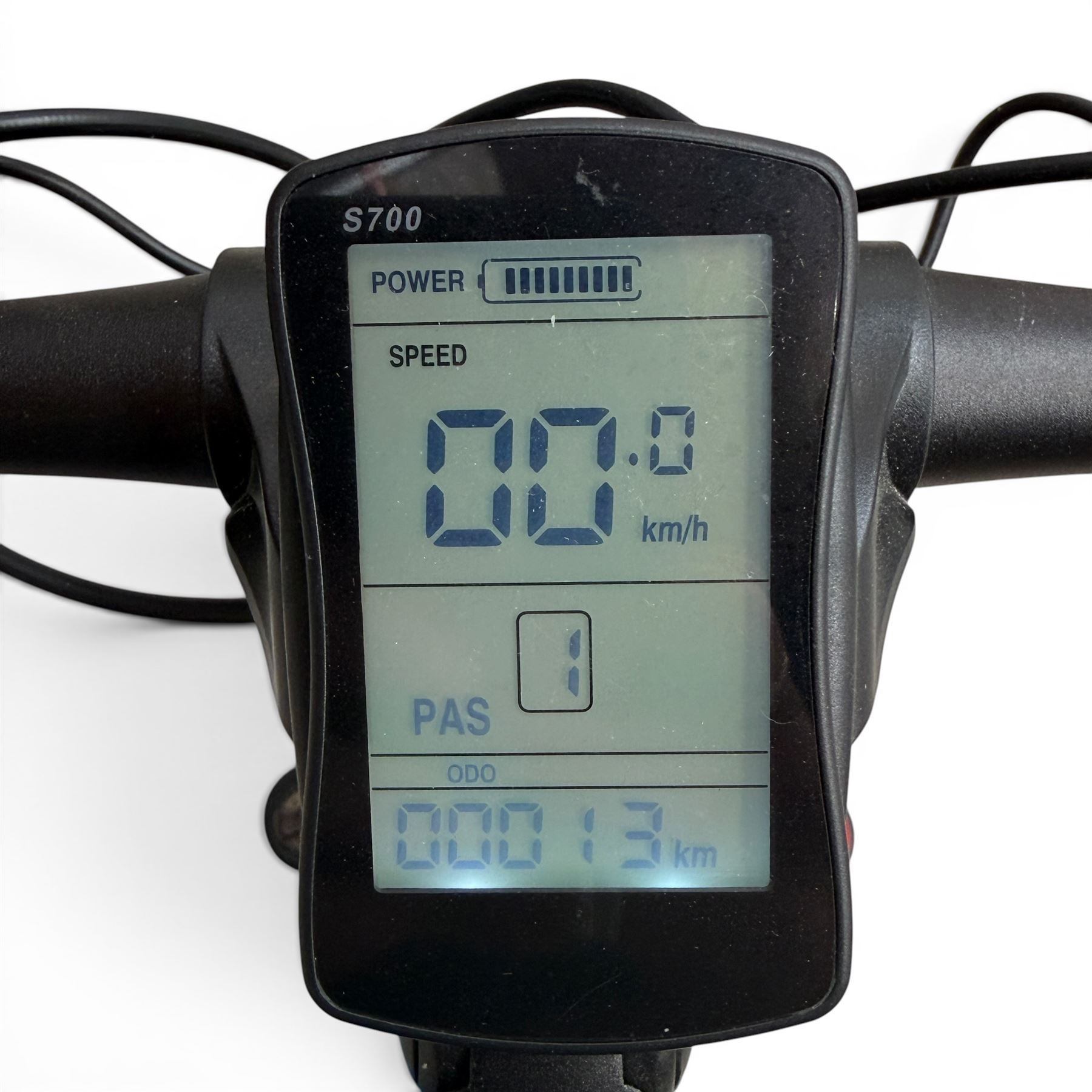 Cyrusher XF690 Plus - electric fat tyre bicycle, 250W model, with suspension forks, disc brakes, rear pannier bag and blue and black finish.