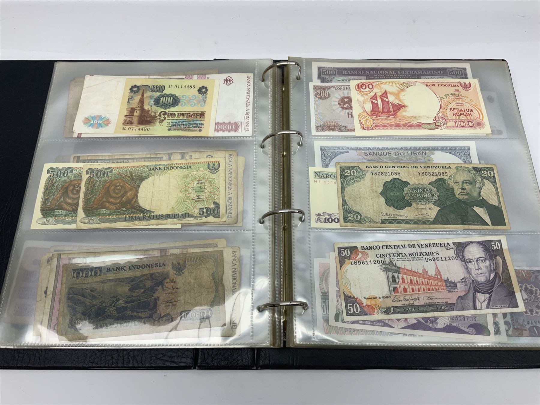 World and Great British banknotes to include Brazil, Canada, France, Germany, Ghana, Indonesia, Iraq, Hong Kong, Hungary, Japan, Vietnam, Zimbabwe, a collection of Chinese ‘Hell Money’, and quantity of ‘De La Rue Systems’ test notes, housed in ring binder and loose