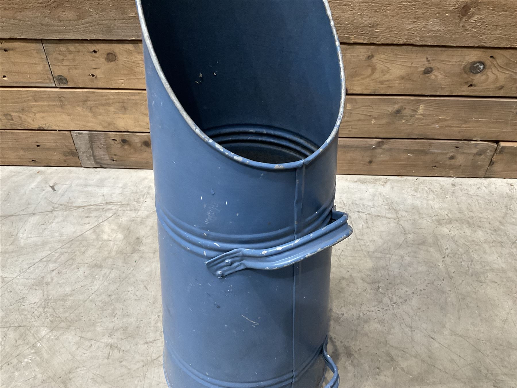 Black painted wrought iron fire guard , wicker log basket with stand, coal bucket and a fire kerb (4)