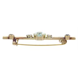 Early 20th century gold aquamarine and diamond brooch, the oval central aquamarine of approx 3.10 carat, set with three old cut diamonds either side and two aquamarines to each end