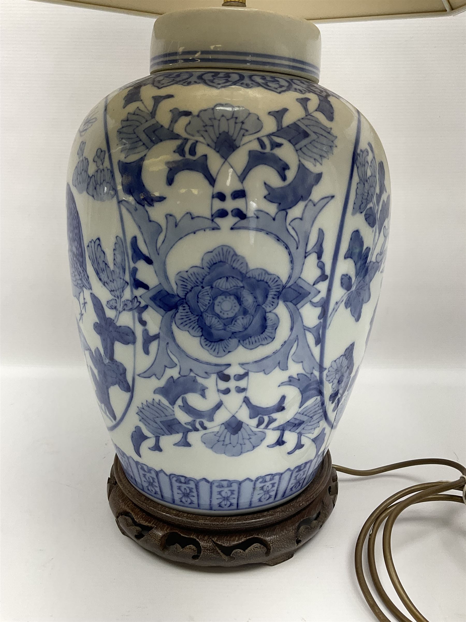 Chinese blue and white table lamp of baluster form, decorated with birds and floral displays, on hardwood base with shade, H78cm