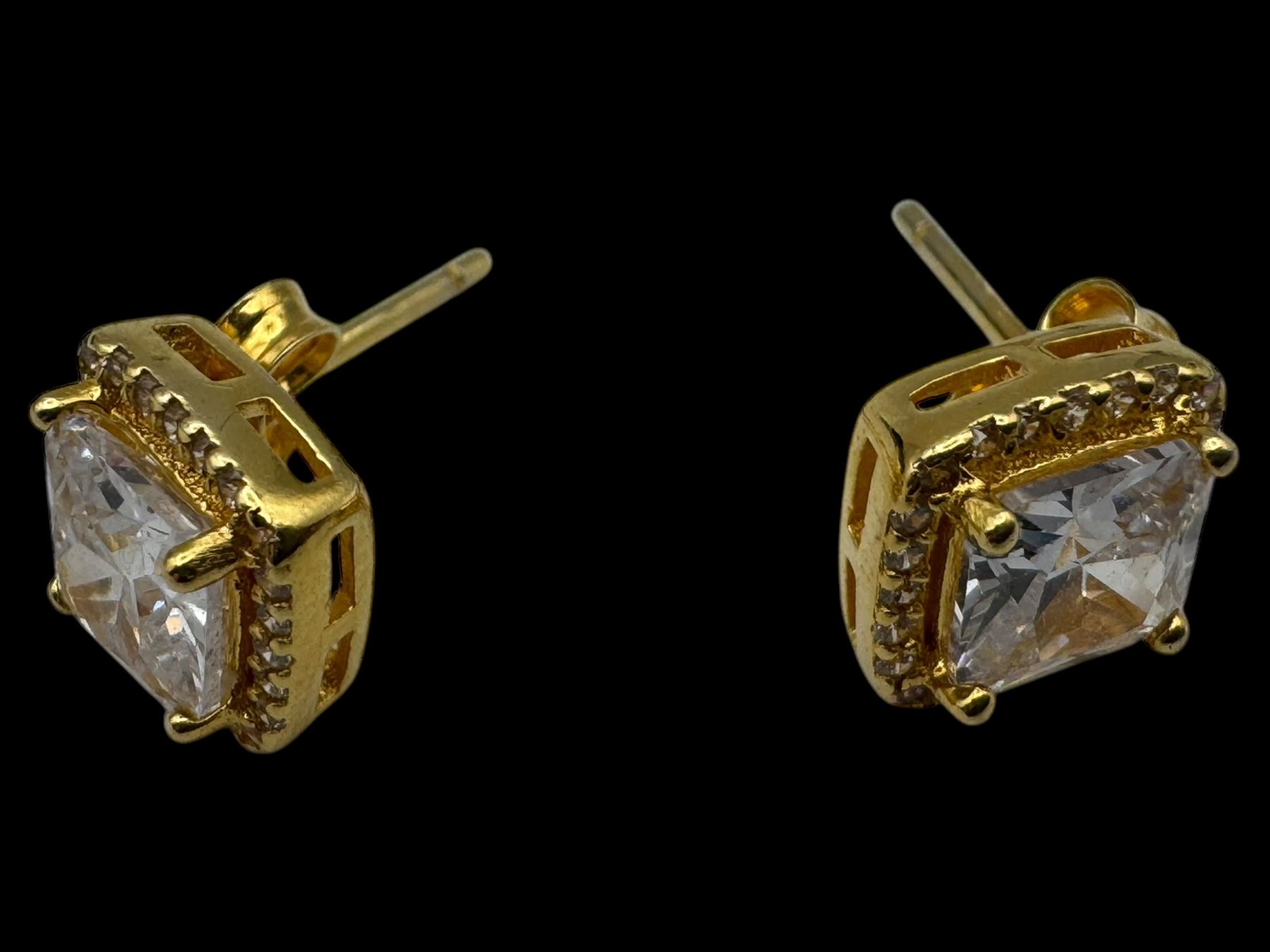 9ct gold cameo brooch, hallmarked, silver jewellery including brooch and earrings and a collection of costume jewellery