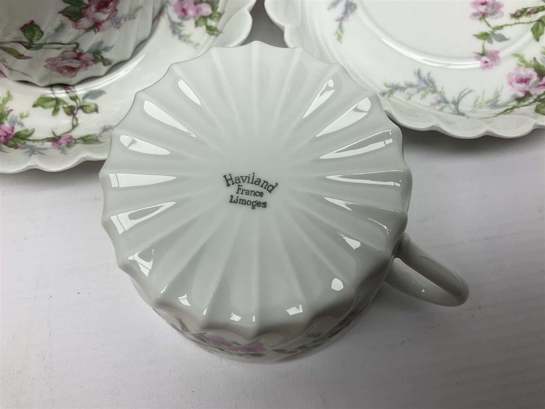 Limoges Haviland pattern coffee service for eight, comprising coffee pot, covered sucrier, milk jug, dessert plates, cups and saucers (27)