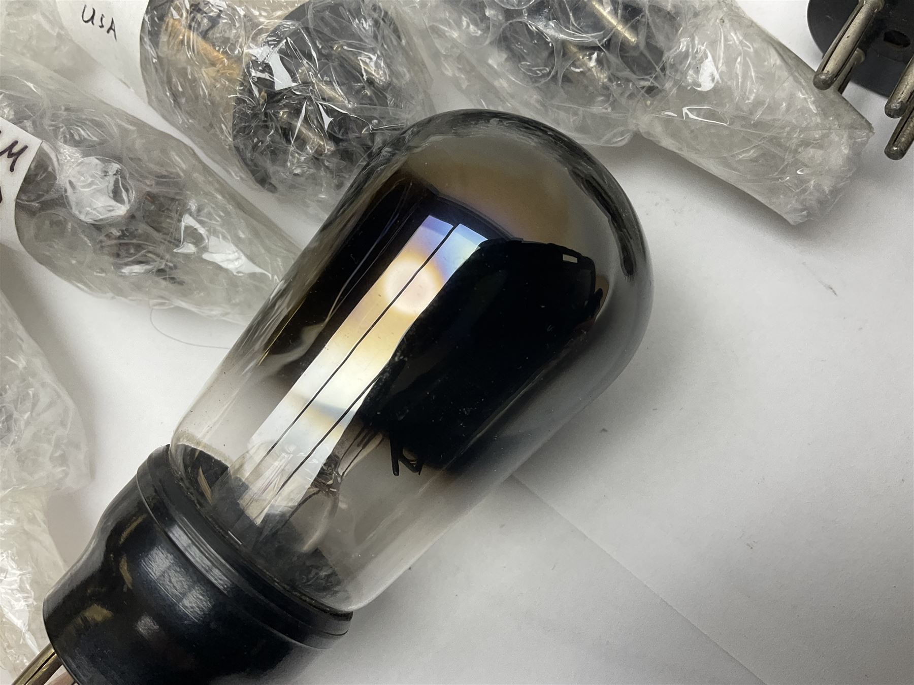 Collection of Osram, Elpico, Sylvania and similar thermionic radio valves/vacuum tubes, including P2, L21, DH77 GK9, U14 and PCLl86, approximately 19 as per list, unboxed