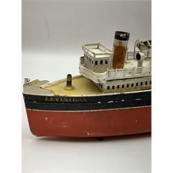 Early 20th century Gebruder Bing tinplate clockwork liner 'Leviathan', model no. B-49, H14.5cm, W37cm