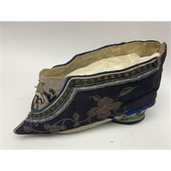 Pair of Chinese silk embroidered lotus shoes, for bound feet, a blue ground with floral detailing L15cm