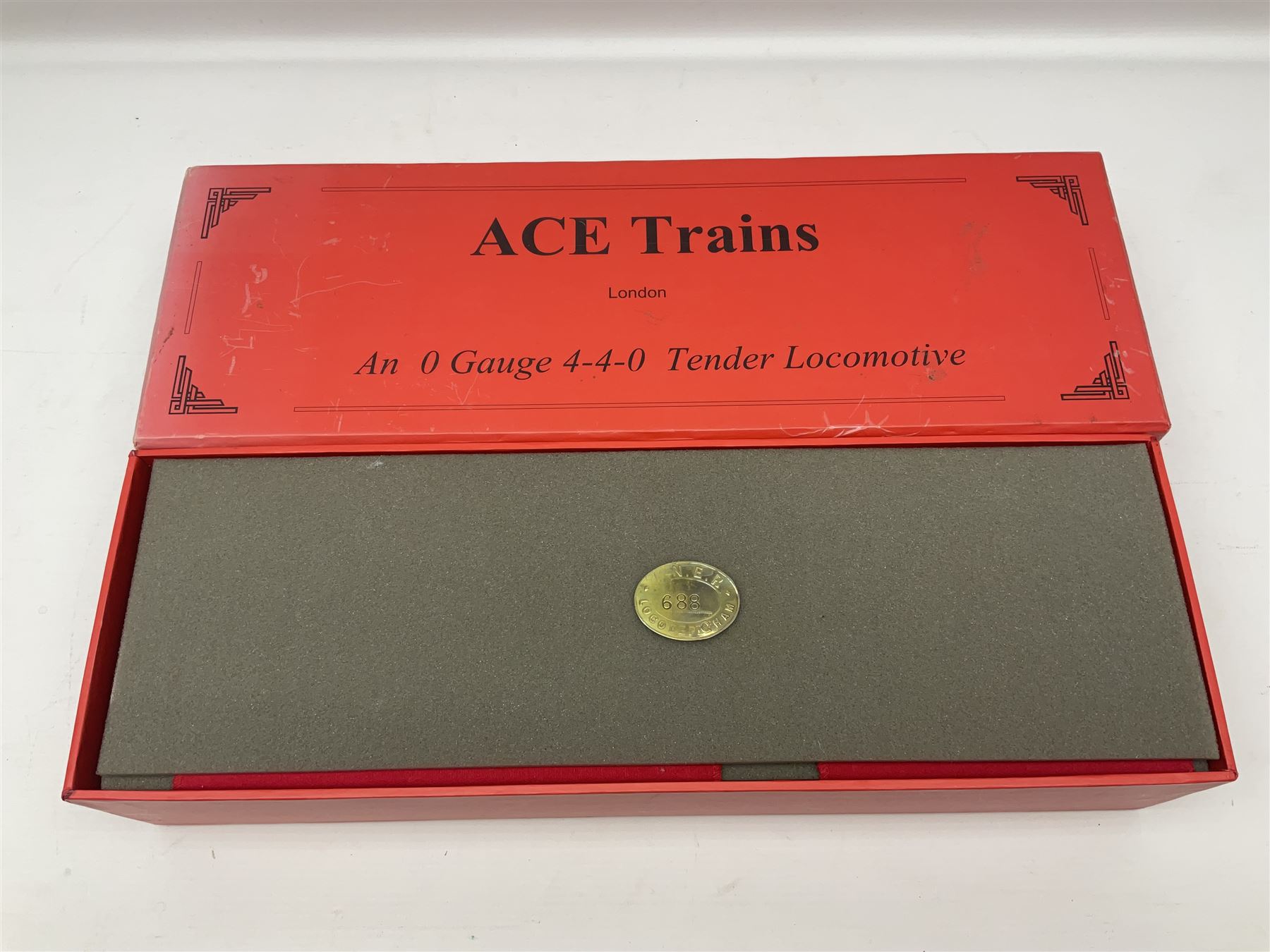 Ace Trains '0' gauge - E3 '2006 Celebration Class' 4-4-0 tender locomotive No.2006 in LNER green; boxed with original packaging and instructions.