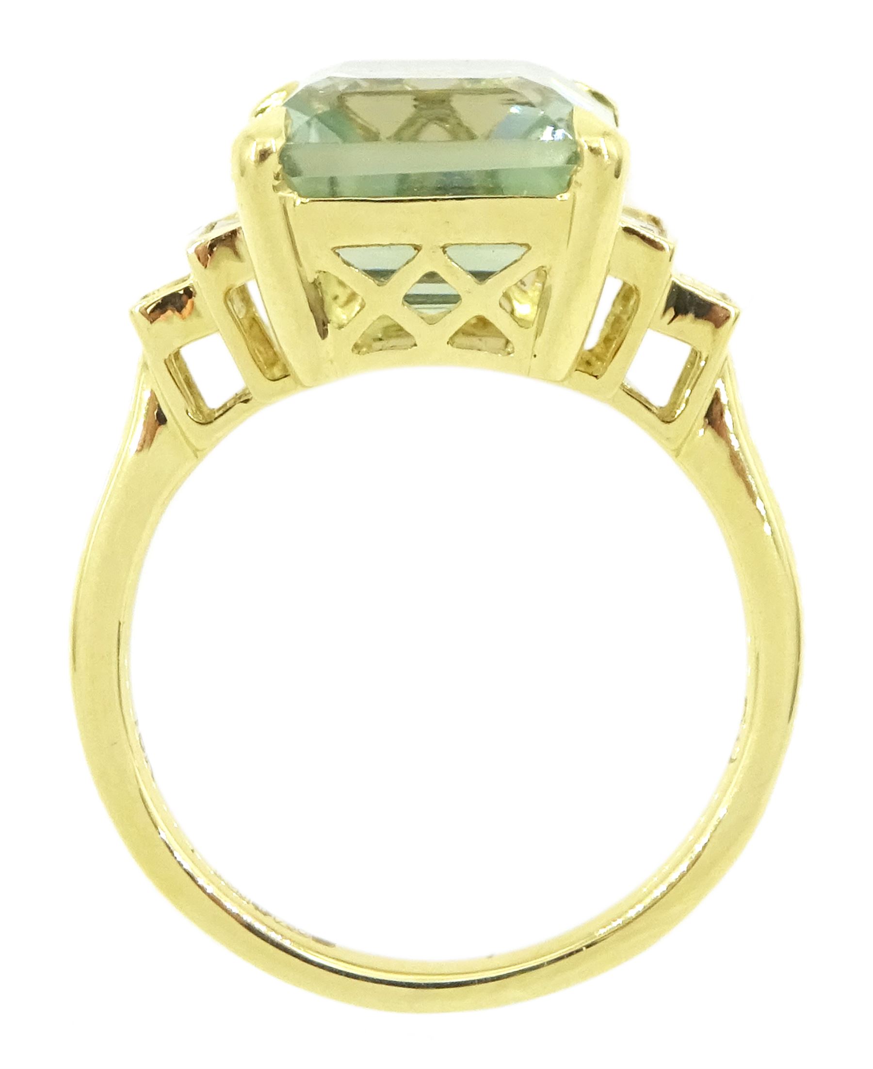 18ct gold green amethyst and diamond ring, single stone octagonal cut green amethyst ring, flanked by three baguette cut diamond either side, hallmarked, amethyst approx 6.10 carat, total diamond weight approx 0.25 carat