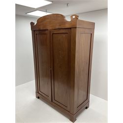 Early 20th century Scandinavian walnut double collapsible wardrobe and matching dressing chest