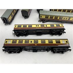Hornby Dublo - ten passenger coaches including BR Mk.I Suburban Stock, BR Mk.I Passenger Coaches and All Brake and Stanier Stock; all unboxed (10)