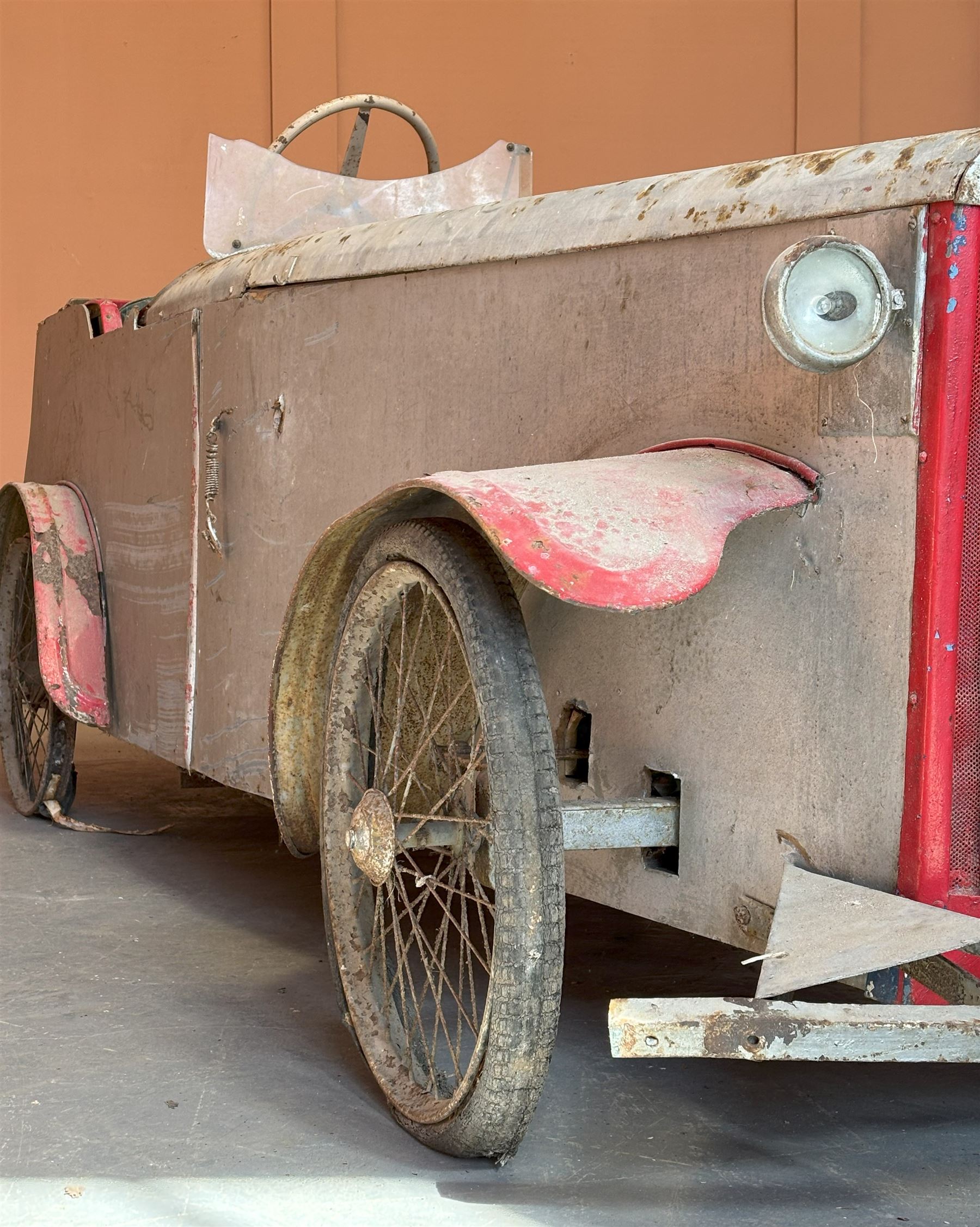 1930's open top two seater electric cycle sports car, in barn find condition, powered by 12v batteries and an electric motor. N.B. There is photographic evidnce to suggest this car was previosuly road registered with 'DMT8' liscence plate. L270cm, W100cm.  - COLLECTION BY APPOINTMENT FROM: The White House, Thirsk Road, Easingwold, York, YO61 3NF - CALL 01723 507111 TO ARRANGE