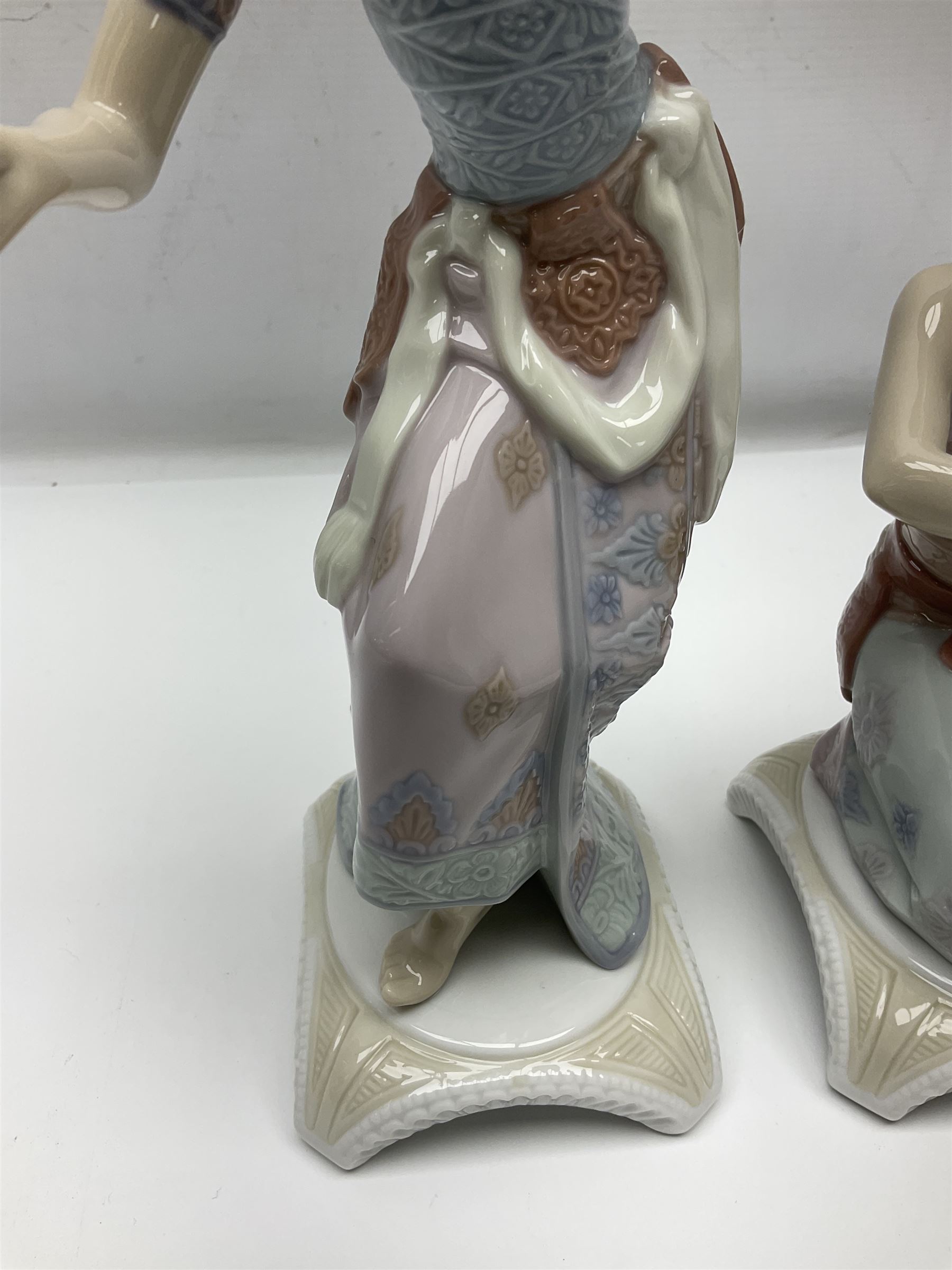 Two Lladro figures - 21/04/2023