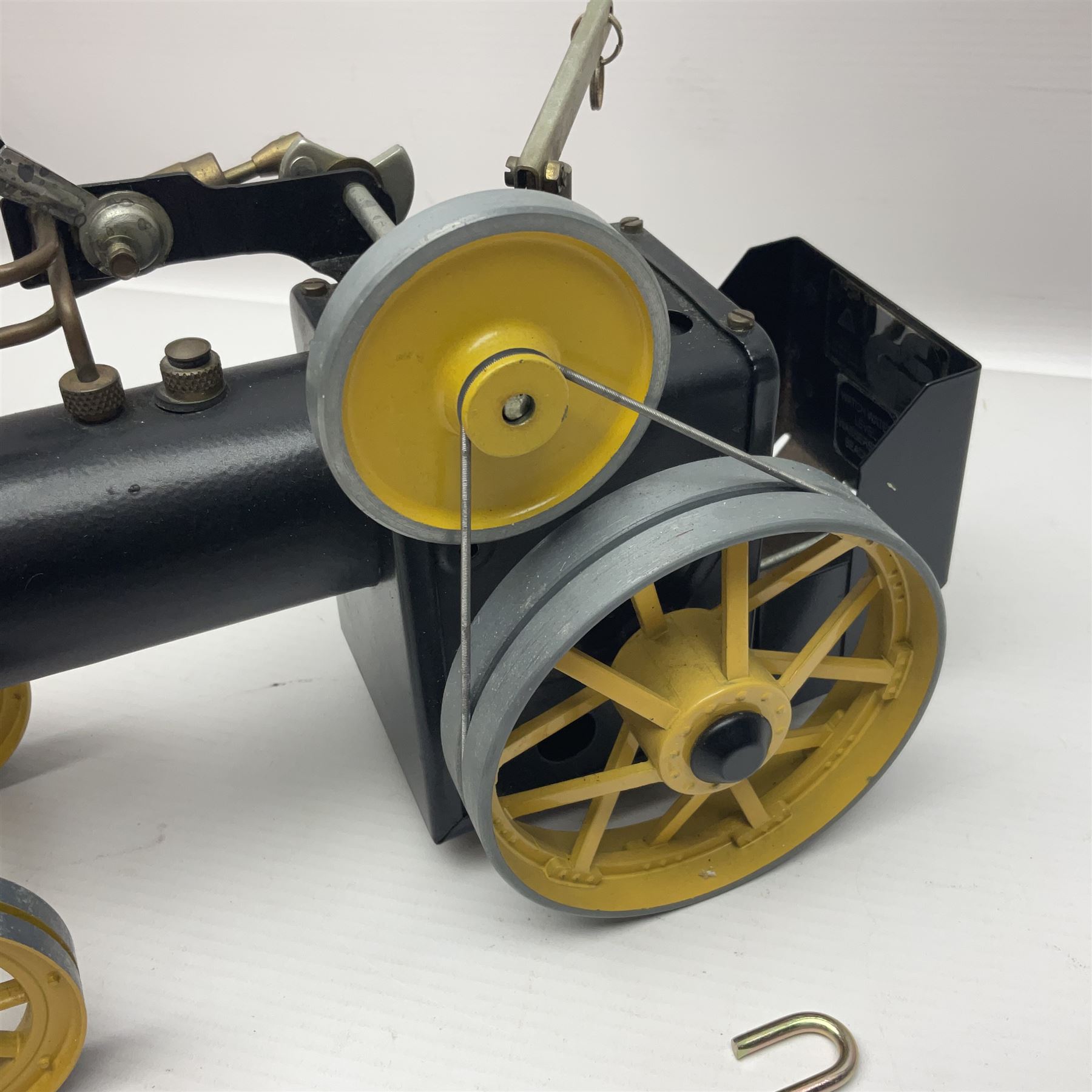 Mamod steam traction engine with log wagon and load, finished in black and yellow, with burner, total L60cm; and MSS live steam 0-4-0 tank locomotive on track section (4)