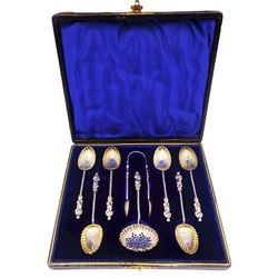 Set of six Victorian apostle top spoons, with sifting spoon, and pair of sugar tongs, each with gilt shell bowl, hallmarked William Devenport, Birmingham 1896, contained in fitted case, approximate silver weight 1.96 ozt (61.1 grams)