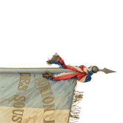French Reserve of Non-commissioned officers association banner, in blue red and white silk with inscription 'Union Regional Des Sous-Officers De Reserve 17e Region' with bullion fringe borders, wood and brass pole with spearhead finial, L210cm
