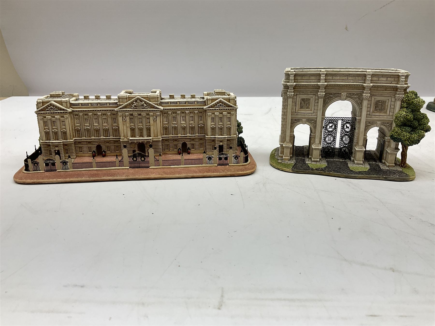 Six Lilliput Lane models from the 'Britain's Heritage' collection, comprising Hampton Court Palace, Tower Bridge, Tower of London, Buckingham Palace, Marble Arch and Big Ben, all boxed