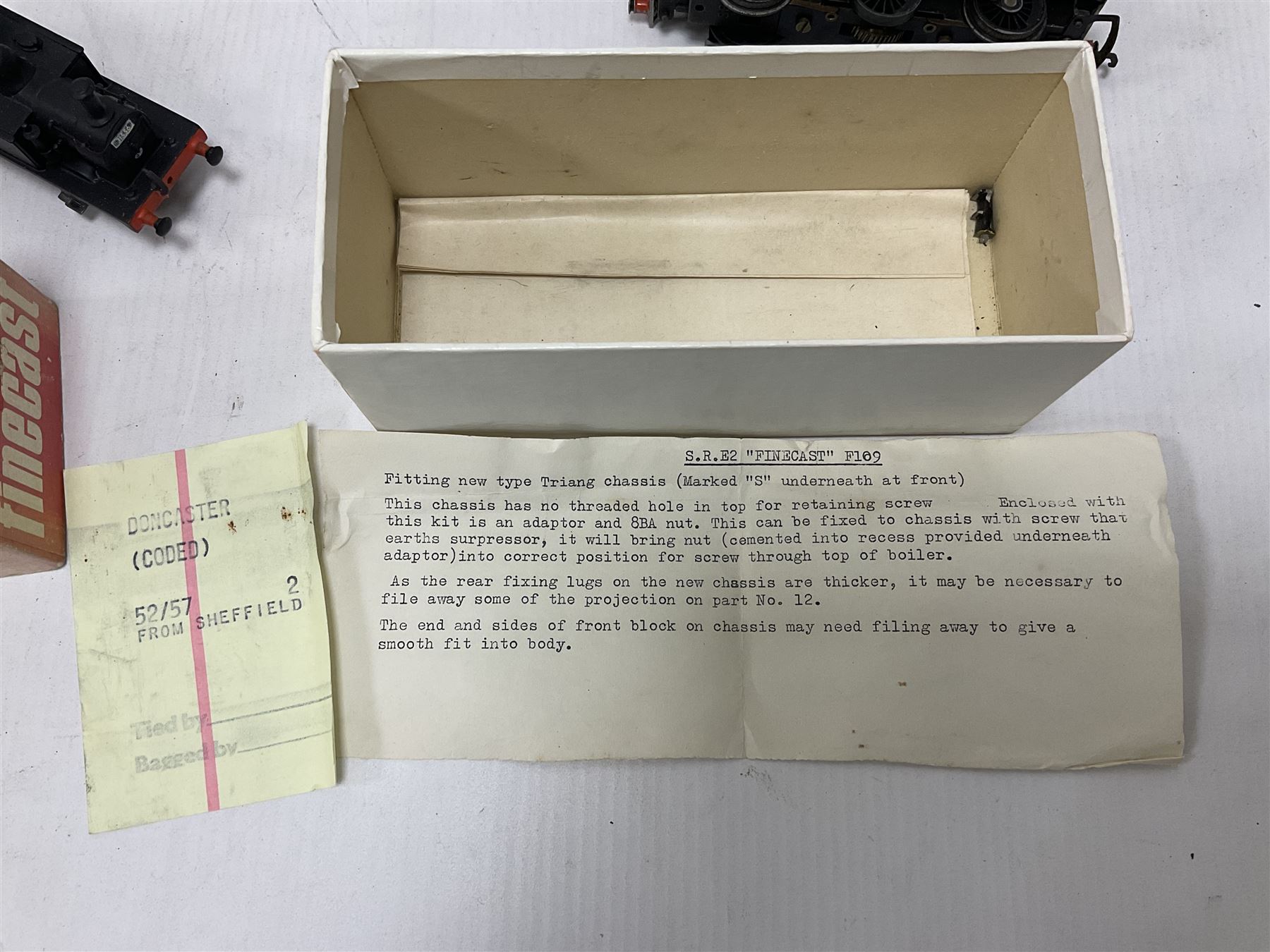 ‘00’ gauge - two kit built steam locomotives comprising unpainted Class E2 LBS/SR/BR 0-6-0T; Class P SR/BR 0-6-0 no.31556 finished in BR black; both with Wills Finecast boxes (2) 