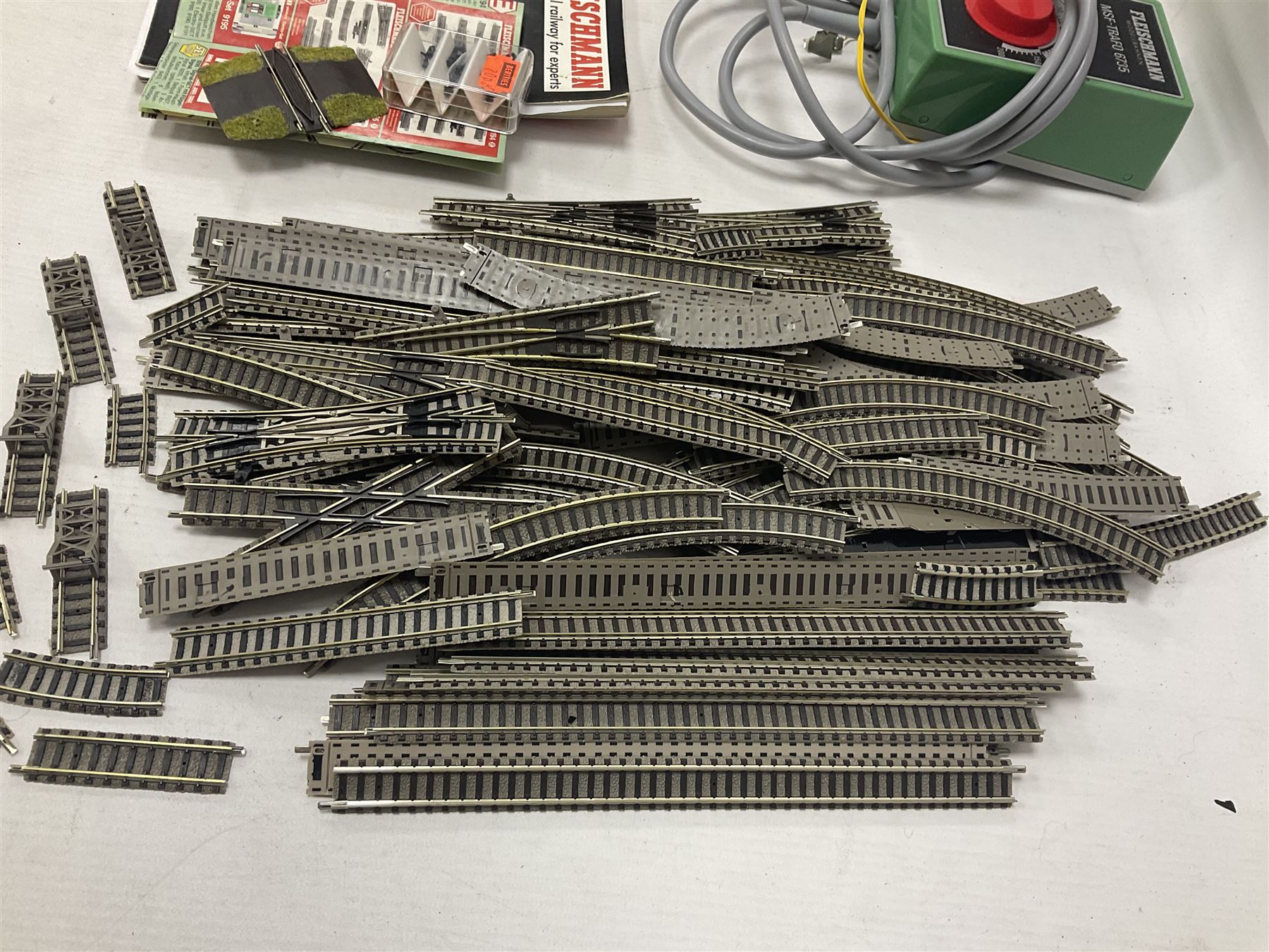 Fleischmann ‘N’ gauge - quantity of track, couplings, switches and accessories to include no.9481 Dump Car Unloader, two transformers and a mid 1980s Fleischmann catalogue 