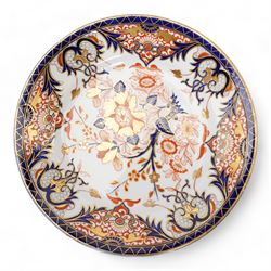 Early 19th century Derby Kings pattern table wares comprising tureen and stand, plate and three cups and saucers, together with a Derby quatrefoil form imari pattern dish and small tureen 