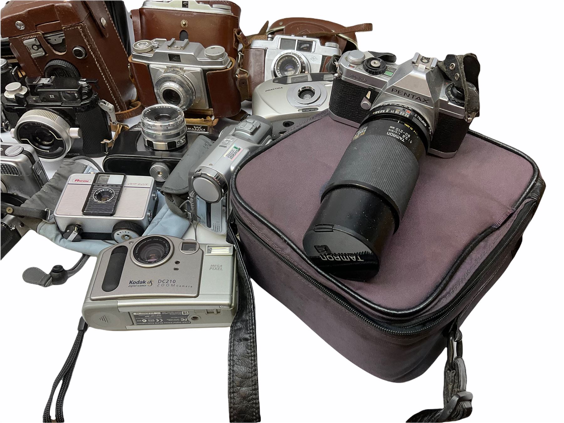 Collection of cameras, to include three Olympus Trip 35,  Balda Super Baldax, Seagull 4A TLR Camera, Pentax MG, Pentax-MV1, Yashica, two Yashica Electro 35, Rollei B35, Fujica 35 EE etc. 