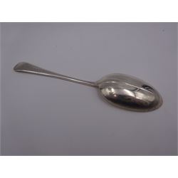 Mid 20th century silver rat tail pattern flatware for four place settings, comprising table knifes, table forks, side knives, side forks, and dessert spoons, hallmarked Cooper Brothers & Sons Ltd, Sheffield 1966, approximate weighable silver 20.98 ozt (652.7 grams)